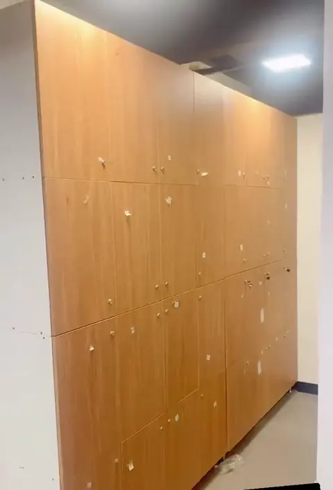 Vídeo de armários corporativos montados